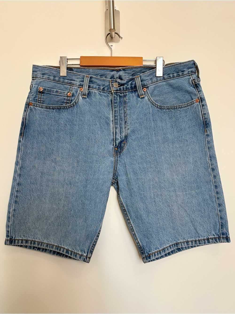 Levi's 405 Men's Relaxed Fit Denim Jean Shorts Light Blue Wash W36